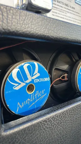 Amplificador Meteoro VULCANO G.200 F2.12 - 200 WATTS RMS / 4 ohm. 