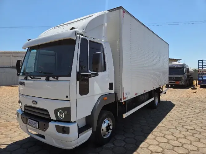 Cargo 1119/14/15 baú ou chassis 