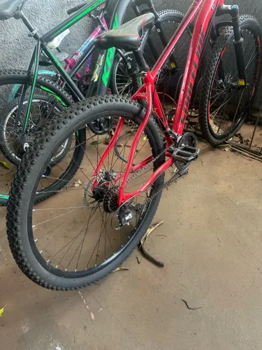 Bicicleta vermelha aro 16