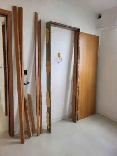Porta com Marco e Alizar allmad Jequitibá