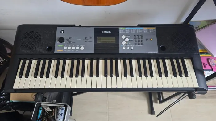 Teclado Yamaha PSR e233
