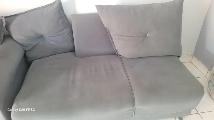 Vende-se um sofá em L 2 e 3 lugares 
