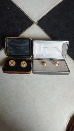 Dois Pares de Abotoaduras Antigas Pierre Cardin