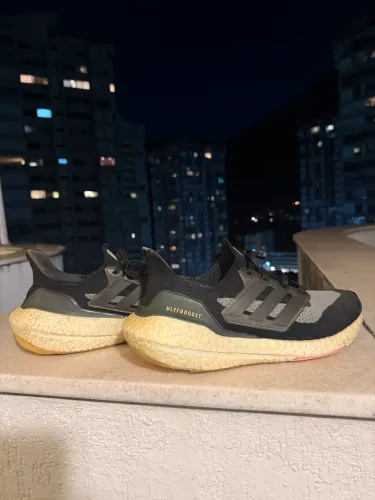 Tênis Adidas ultraboost