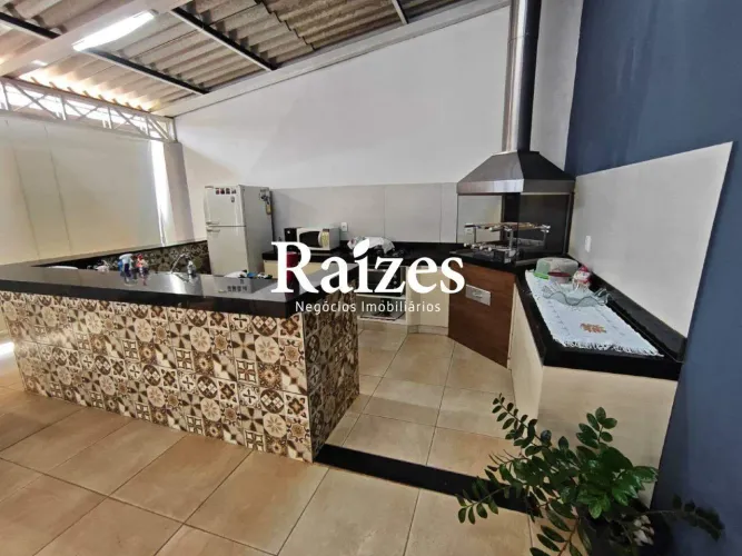 Casa com 3 quartos sendo 1 suíte no Bairro Jardim Ipanema em Uberlândia