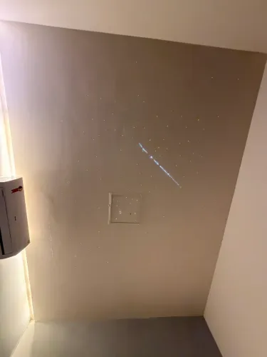 Aluga sala 900 teto estrelado 750 a menor que tem um armário