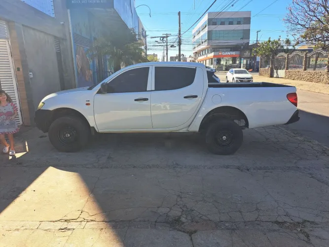 Mitsubishi L200 Triton GL 3.2 CD TB Int. Dies. Mec. 2018
