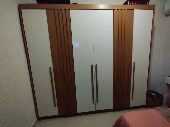 Guarda roupa 6 portas