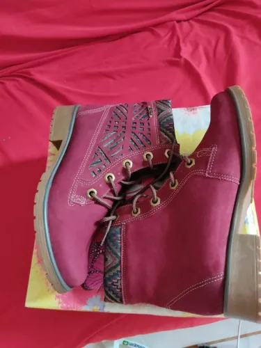 Bota feminino número 35 nova na caixa