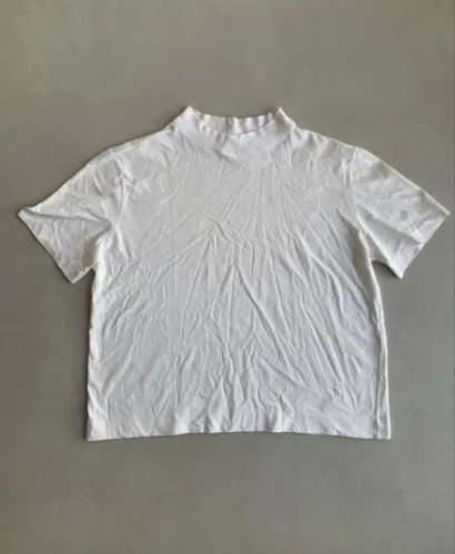 Camiseta OSKLEN branca básica. P