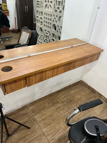 Bancada com duas gavetas
