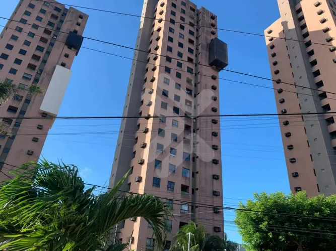 Apartamento 2 quartos sendo um suíte, lado da sombra, em excelente localização