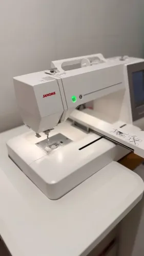 Maquina de Bordado Computadorizado Janome MC550E