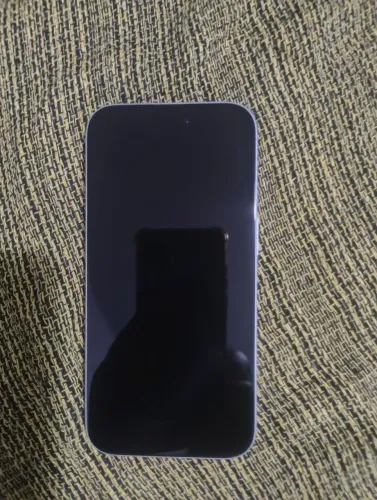 Vendo iPhone 16 128gb. Bateria 90% acompanha caixa. Está com problema, não reconhece chip