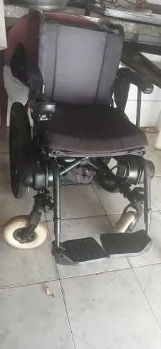 Cadeira de rodas motorizada