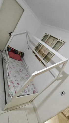 Cama infantil montessoriana