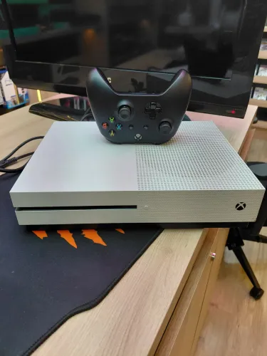XBOX ONE S  impecável 