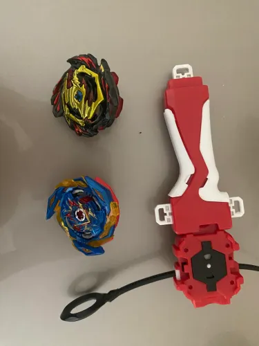 2 Beyblades E 1 Lançador