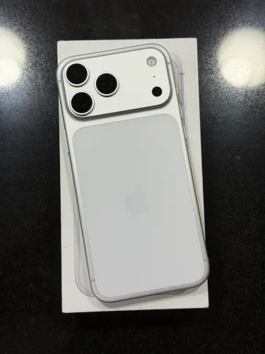 iPhone 17 pro Max 256gb UM MÊS DE USO!