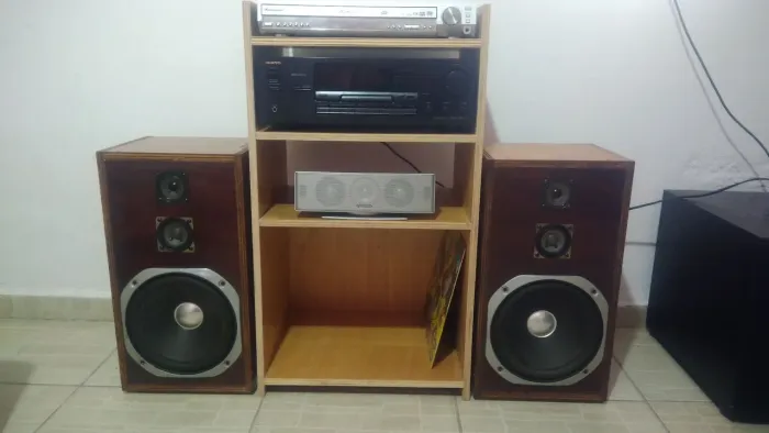 Fabricação e reforma de caixas acústicas, racks - LEIA