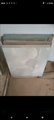 VENDO PISO  PORCELANATO e  PISO CERÂMICO  