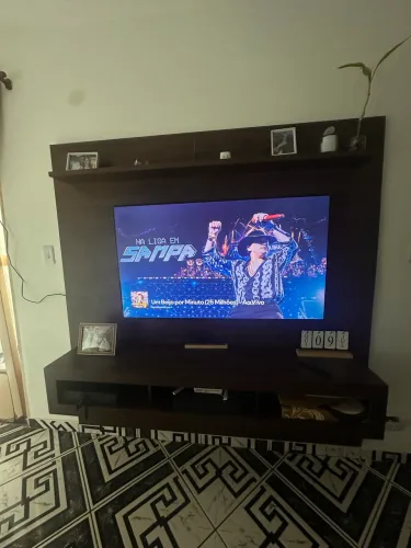 Painel para TV Suspenso com Bancada e Prateleira - R$ 500
