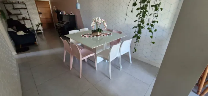 Mesa de jantar + 8 cadeiras | excelente estado