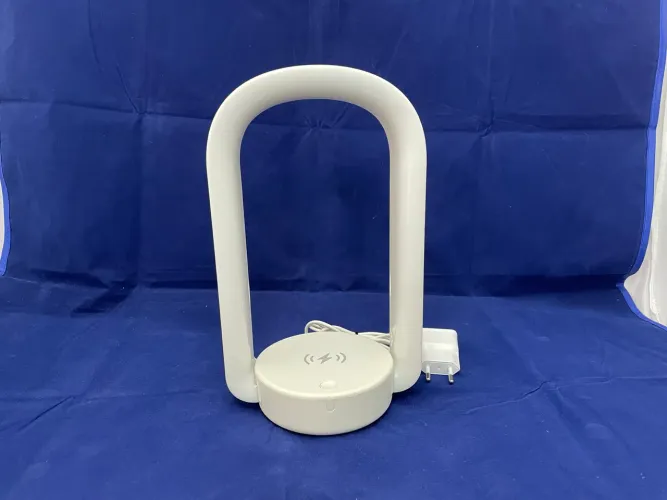 Luminária de Mesa com Carregador sem Fio
