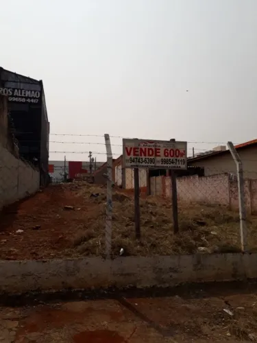 terreno av. itavuvu e melvin jones