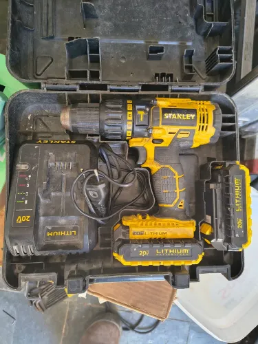 FURADEIRA/PARAFUSADEIRA A BATERIA 20V COM MARTELETE