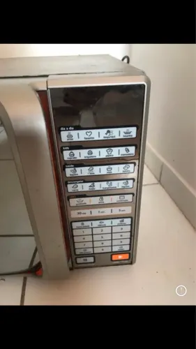 Microondas com defeito , não esquenta , só 120,00.