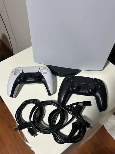 Ps5 com 2 controles 
