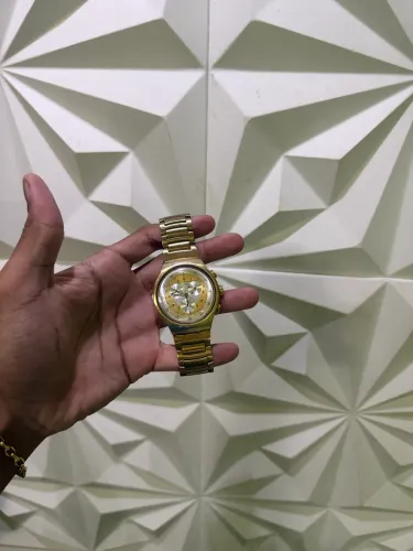 Relógio Swatch pirâmide