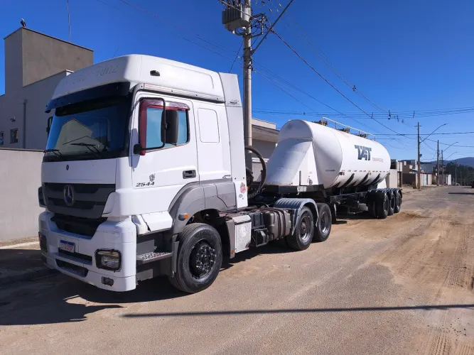Mercedes bens axor 2544