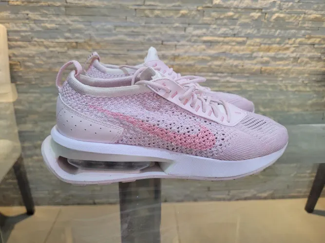 Tênis feminino marca Nike Air Max Flyknic