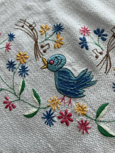Antiga Toalha de Mesa Bordada