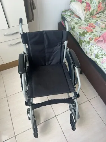Cadeira de rodas dobrável