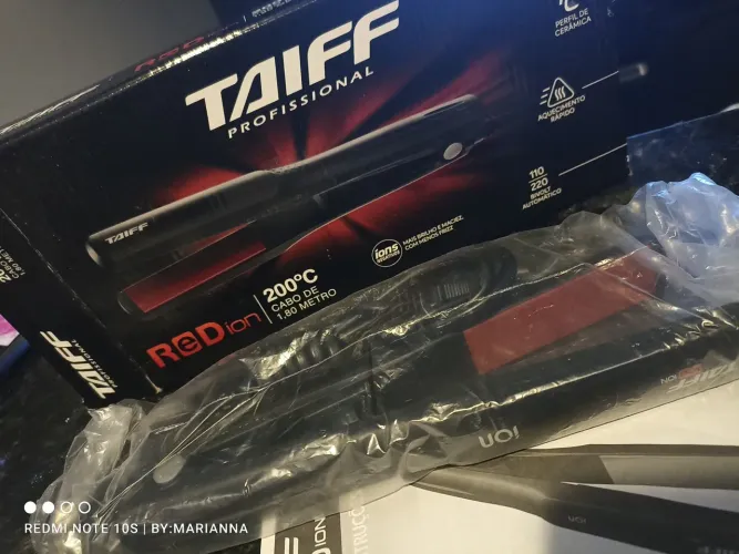 Chapinha de cabelo Taiff red íon 200°C Cabo de 1,80 Metros Bivolt Automático 