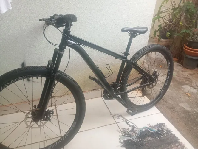 Bicicleta aro 29 aço carbono /freio a disco / freezo aero 