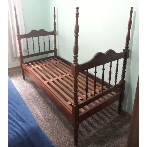 Cama de madeira de lei jacarandá. Design colonial. Solteiro.