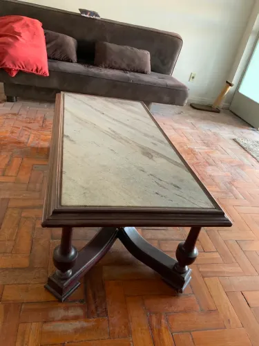 Mesa de centro madeira maciça e mármore 