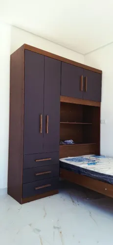 Vendo guarda roupa na caixa.