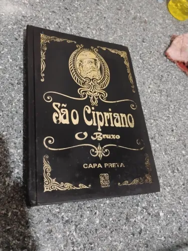 São Cipriano O Bruxo ( capa preta )