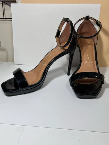 Sandália Vizzano pouco usada 