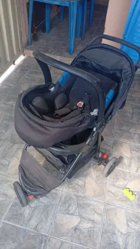 Vendo carrinho de bebê e conforto bebê 