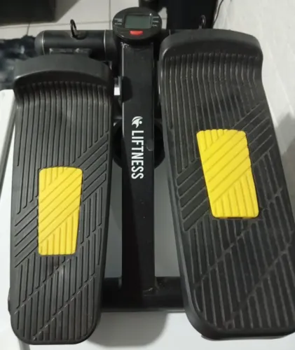 MINI STEPPER (SIMULADOR DE CAMINHADA) COM MONITOR LCD.