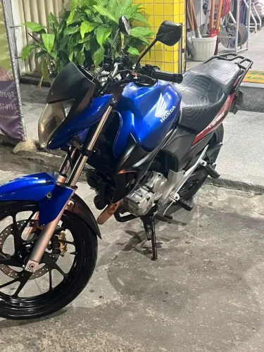 CB 300 R,troco em carro 