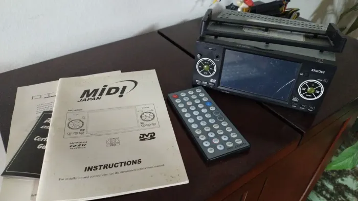 Dvd Midi Japan com controle remoto pra retirar peça ou consertar