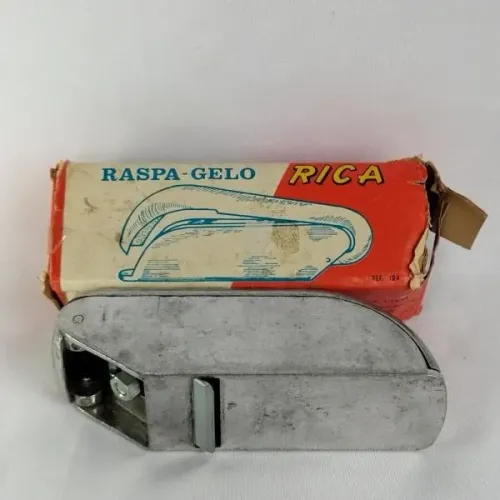 Antigo raspador de gelo - RASPA-GELO RICA / RASPADINHA - Na embalagem original com detalhe