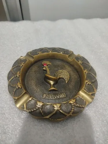 CINZEIRO DE BRONZE GALO DE PORTUGUÊS